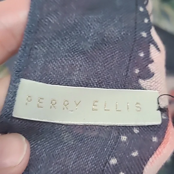 Perry Ellis Navy and Pink Scarf 100% Wool - Picture 5 of 6